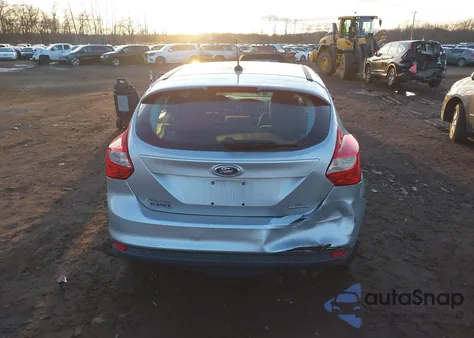 2014 Ford Focus Se z USA, uszkodzony, nr VIN 1FADP3K24EL378802